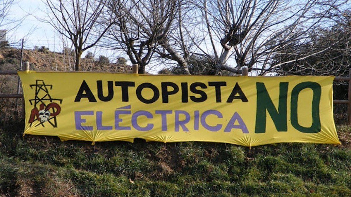 Una pancarta contra la MAT del Pallars en una imatge d'arxiu