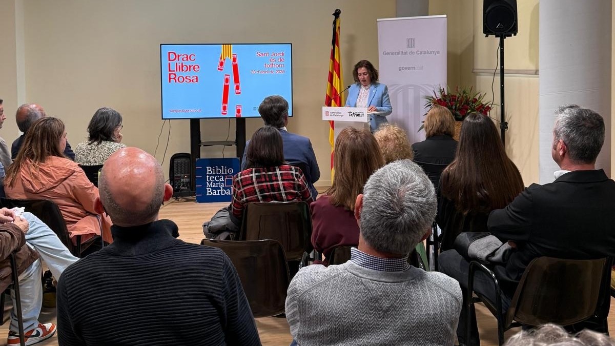 La delegada del Govern, Sílvia Romero, durant la lectura