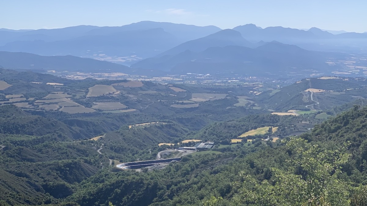 L'abocador de Fígols des del coll de Montllobar