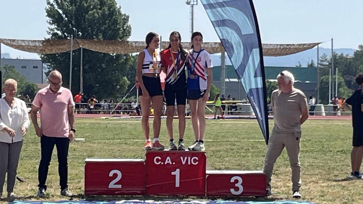 Als 3.000 metres, Ouzemmou va registrar la seva millor marca personal de la temporada