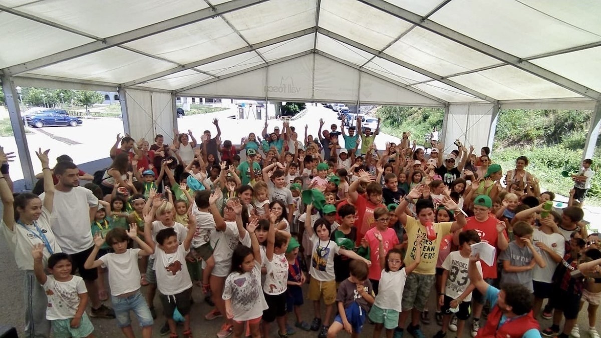 La beca destinarà 25 euros per jove durant cada mes del curs escolar