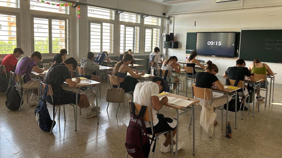 Alumnes pallaresos començant el primer examen aquest dimecres al matí