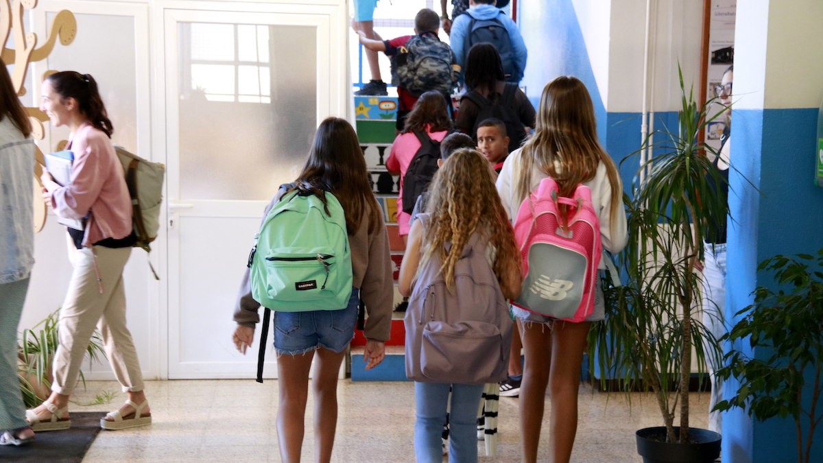 Alumnes en una aula, en una imatge d'arxiu
