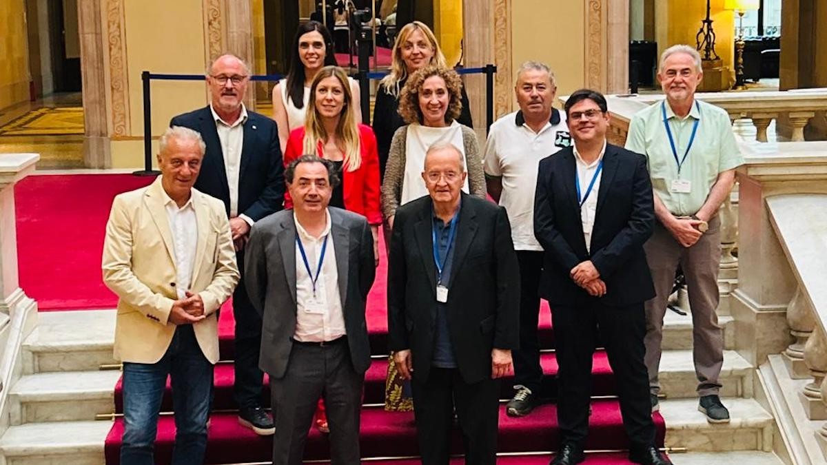Imatge de bona part de la delegació pallaresa al Parlament de Catalunya