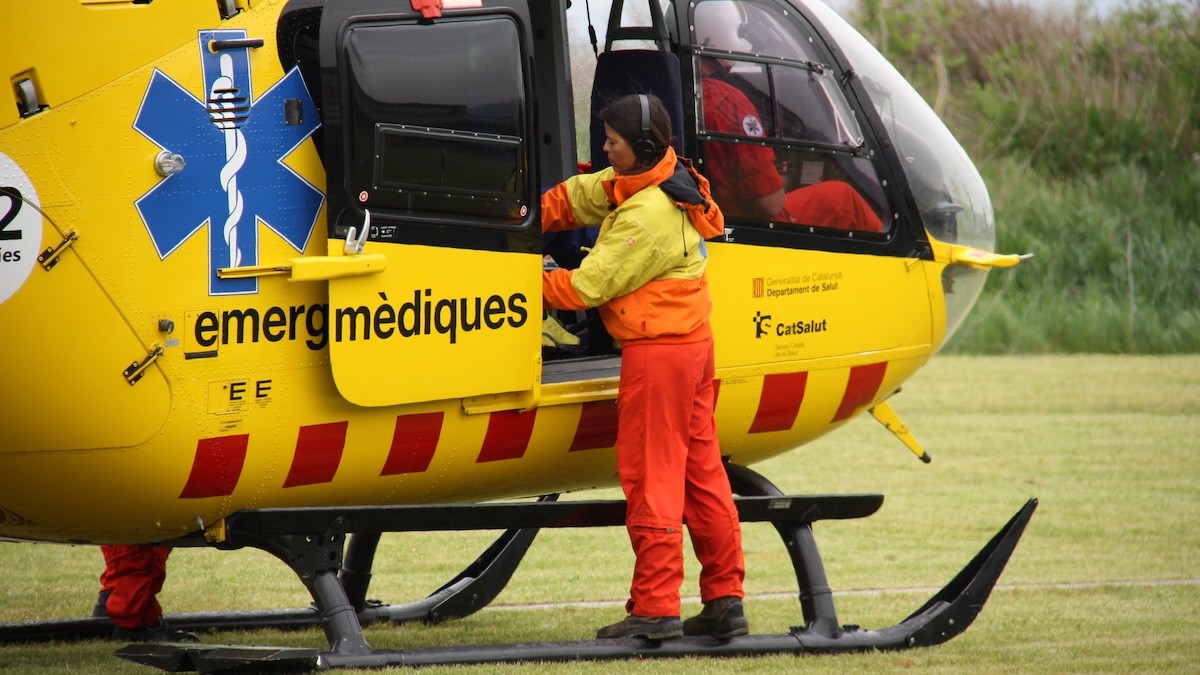 Una tècnica amb un helicòpter del SEM