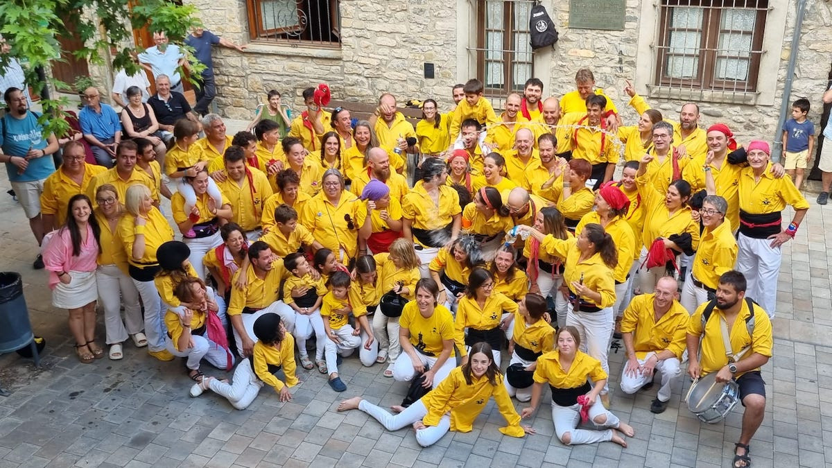 Foto de grup dels Malfargats de Pallars a la diada de la Pobla