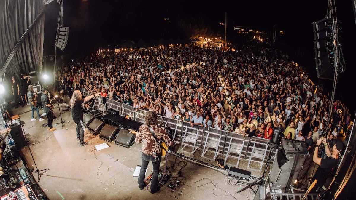 Sopa de Cabra, durant la seva actuació a Lo Quiosc