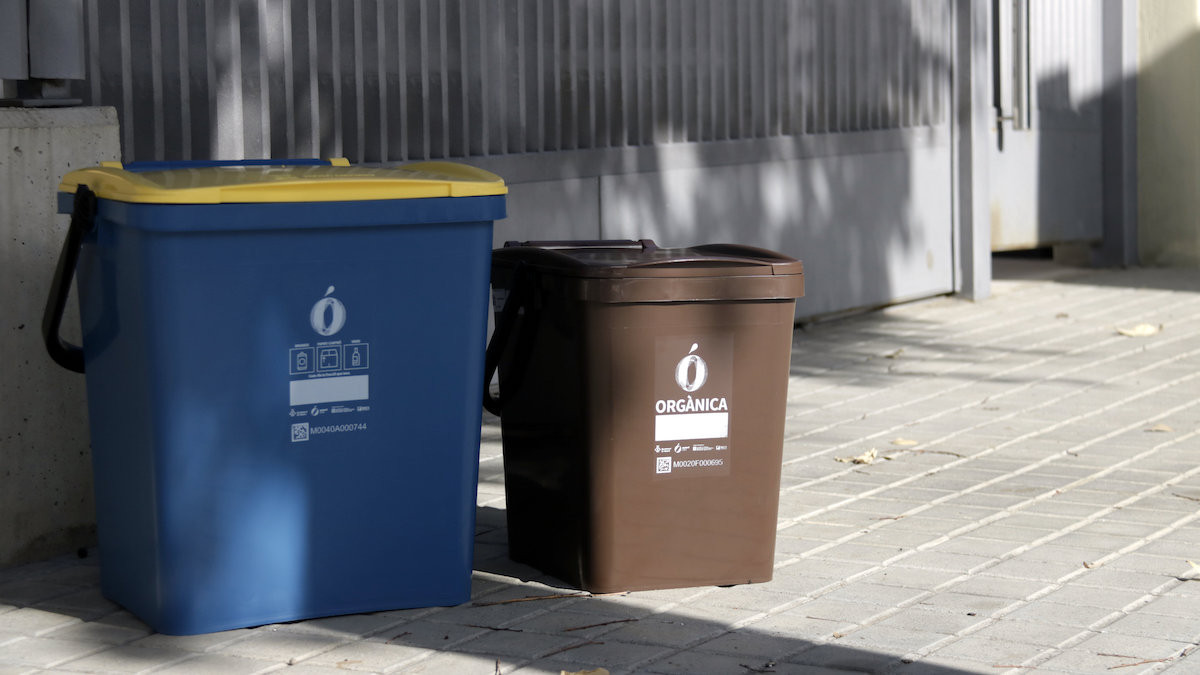 Cubells de recollida porta a porta en una localitat catalana