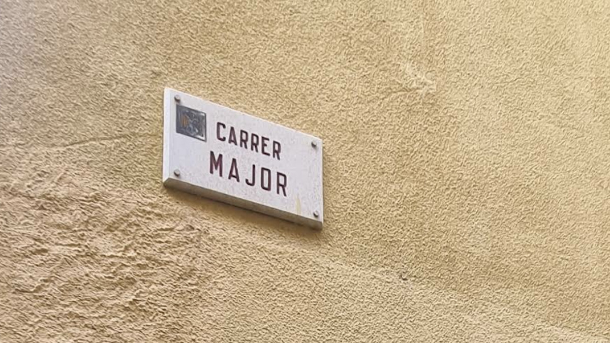 Placa del carrer Major de la Pobla de Segur