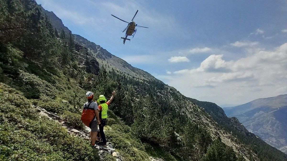 Imatge d'un rescat en helicòpter dels Bombers aquest estiu
