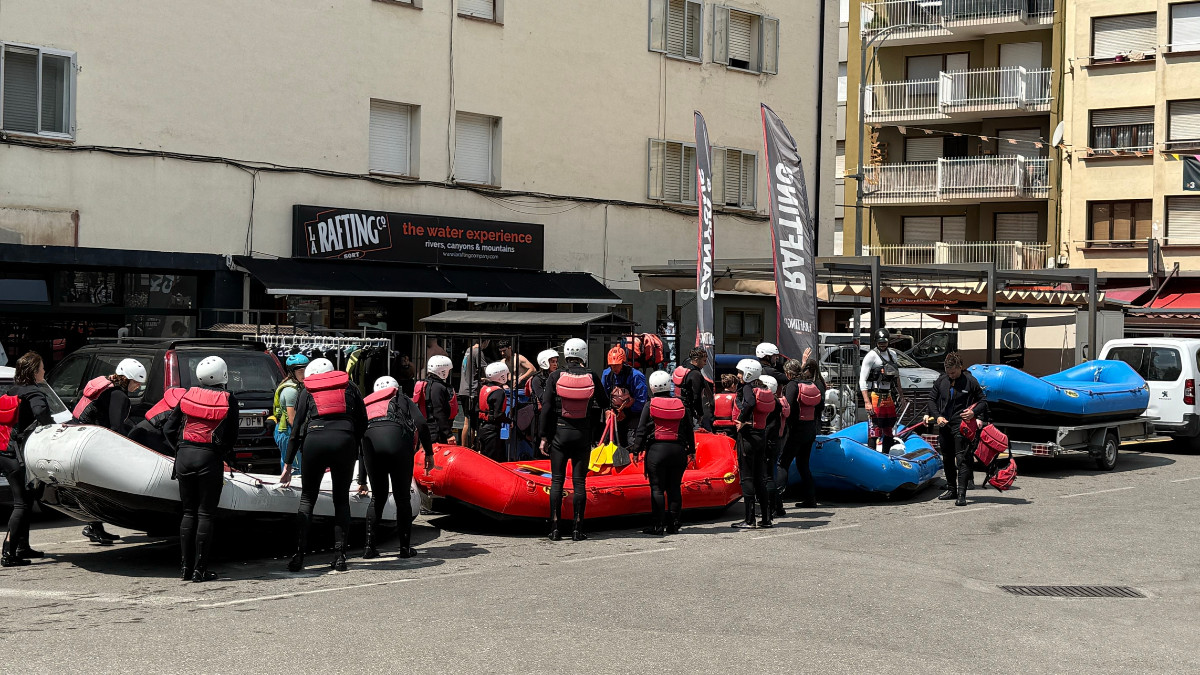 Turistes fent ràfting durant el pont del 15 d'agost