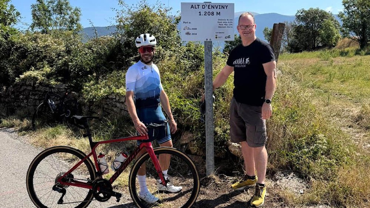 Albert Sánchez i el regidor d’Esports, Lennert Jan Bervoets, a la inauguració del cartell