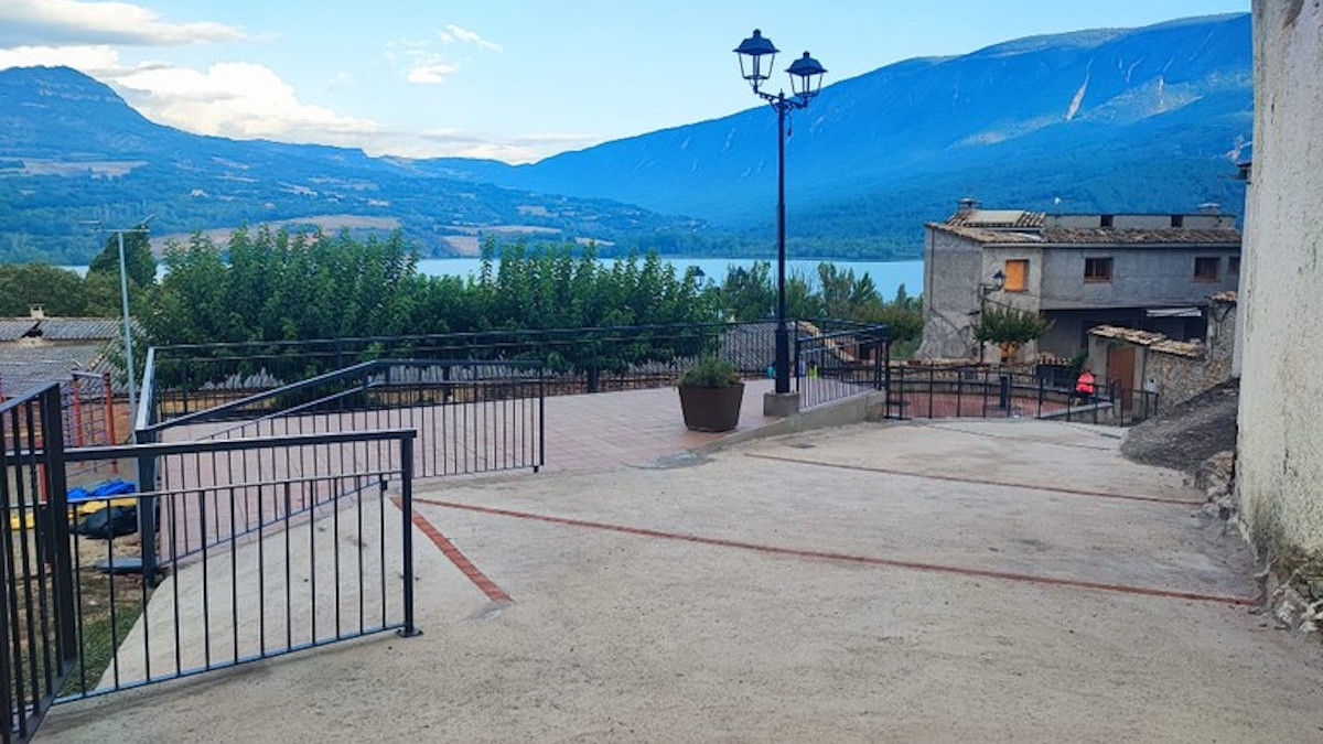 El carrer Major de Cellers urbanitzat