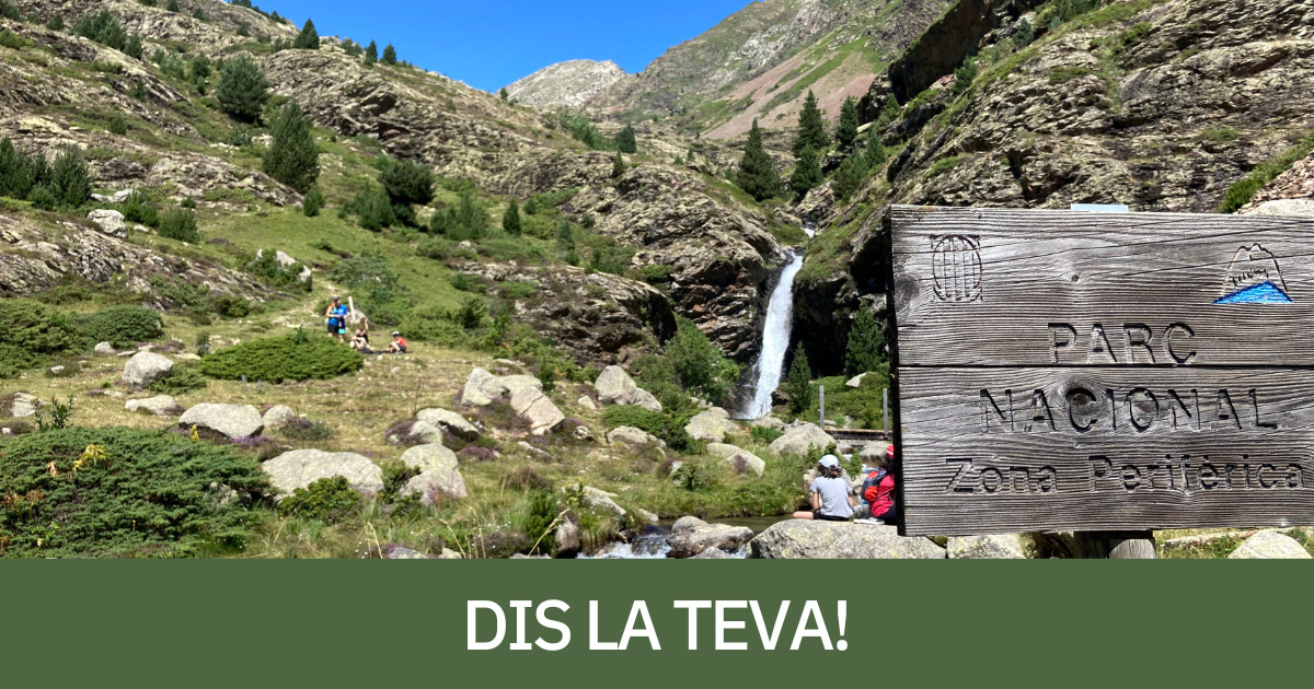 Excursionistes al Parc Nacional d'Aigüestortes en imatge d'arxiu