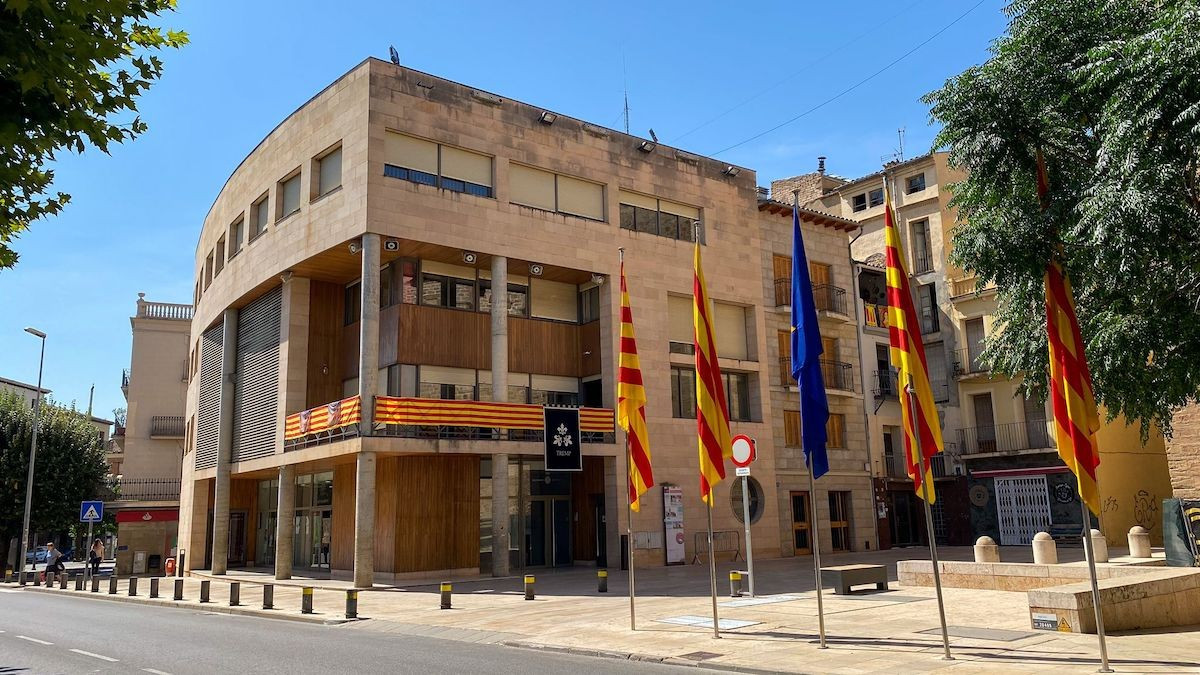 L'edifici de l'Ajuntament de Tremp, a la plaça de la Creu