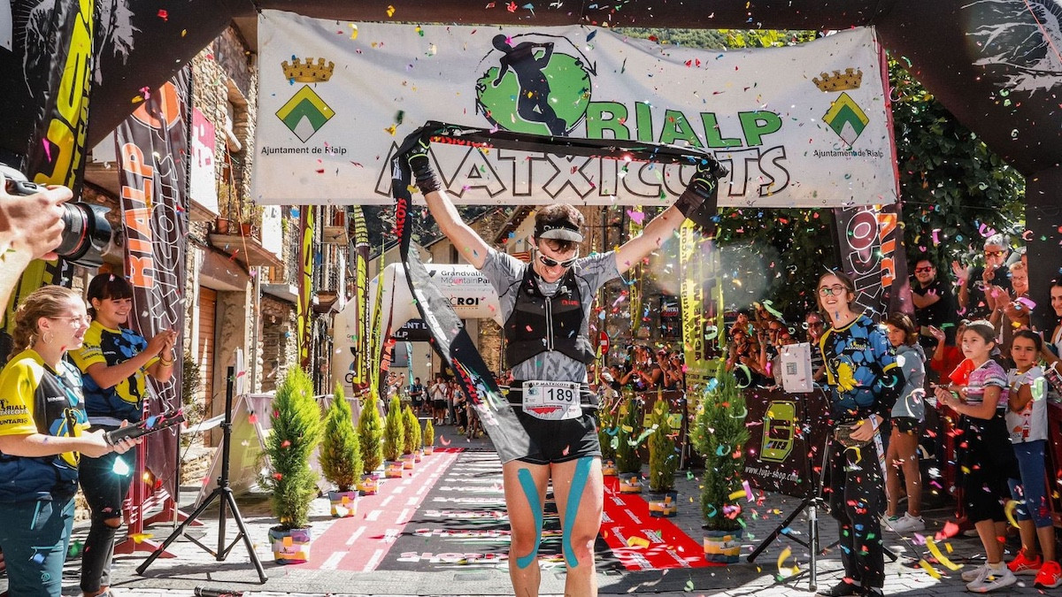 Un corredor arribant a la línia de meta en l’edició de 2024
