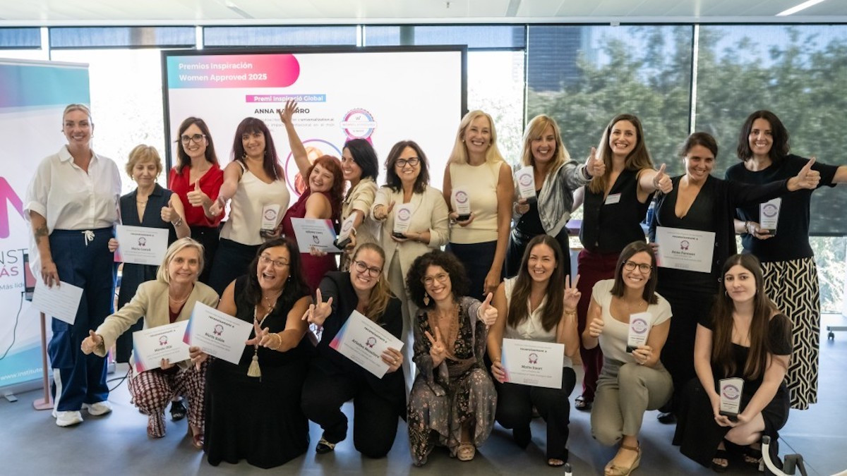 Núria Jordi, a dalt a la dreta, durant la gala d'entrega dels premis