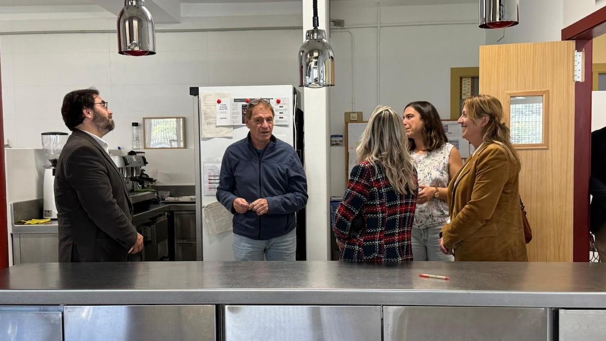 Pedret, durant la seva visita a Sort amb l'equip docent de l'INS Hug Roger III