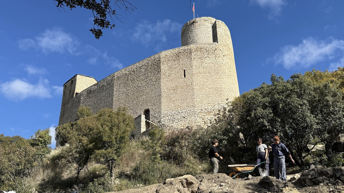 L'excavació se centra a la zona més propera al castell