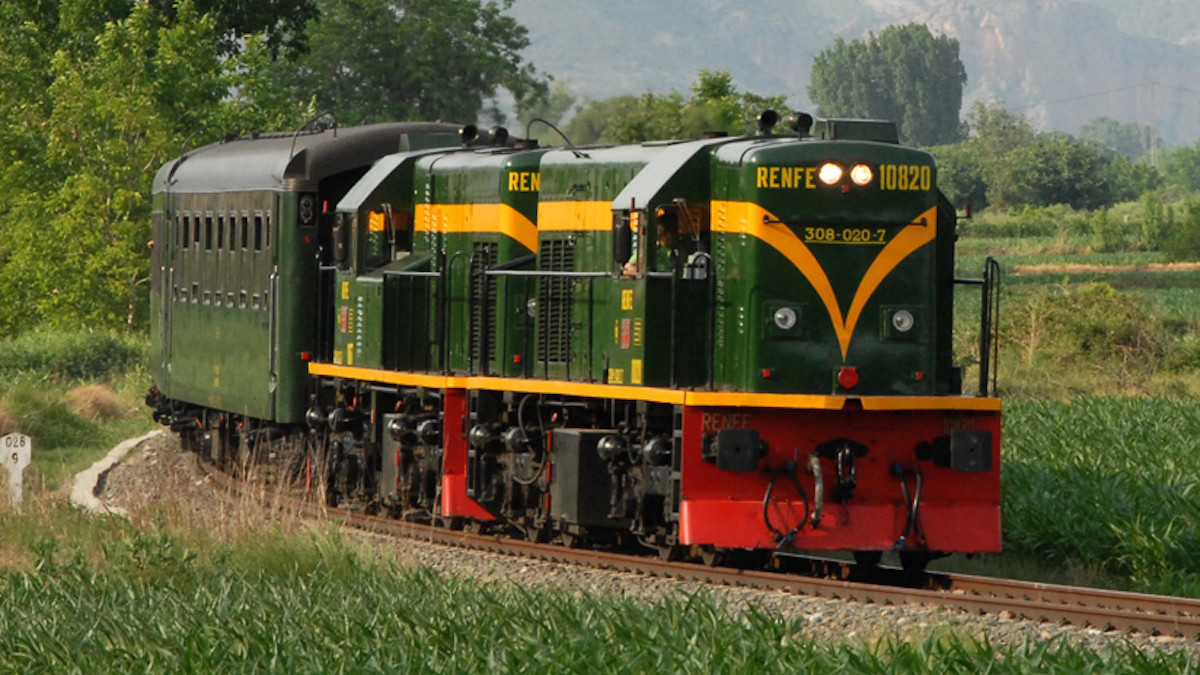 El Tren dels Llacs circulant per la línia Lleida-la Pobla