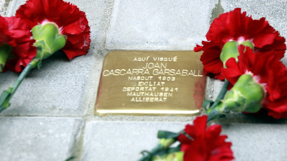 Imatge d'arxiu d'una llamborda «Stolpersteine» instal·lada a Catalunya