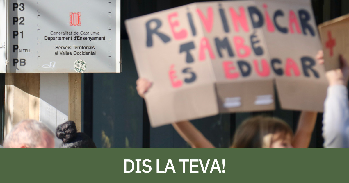 Un infant sosté una pancarta en una manifestació recent sobre educació