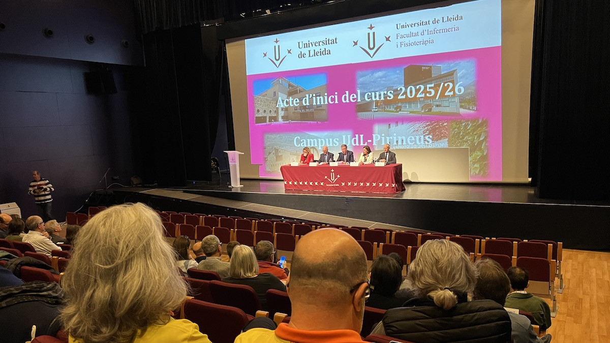 Imatge del tret de sortida oficial del curs d'Infermeria a Tremp