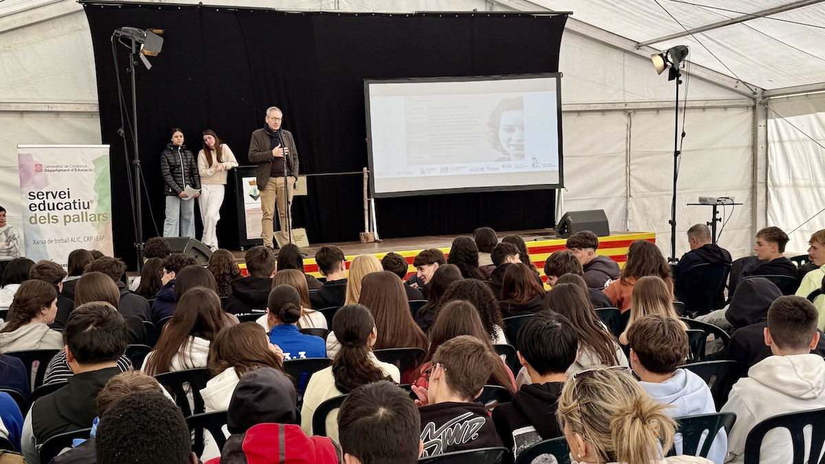 El director del Memorial Democràtic, Josep Font, ha donat la benvinguda als estudiants