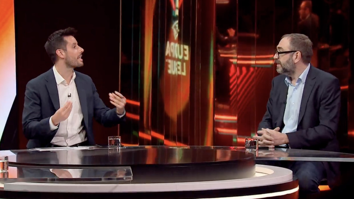 Javi Muñoz i Àxel Torres, debatent sobre el tema en ple programa