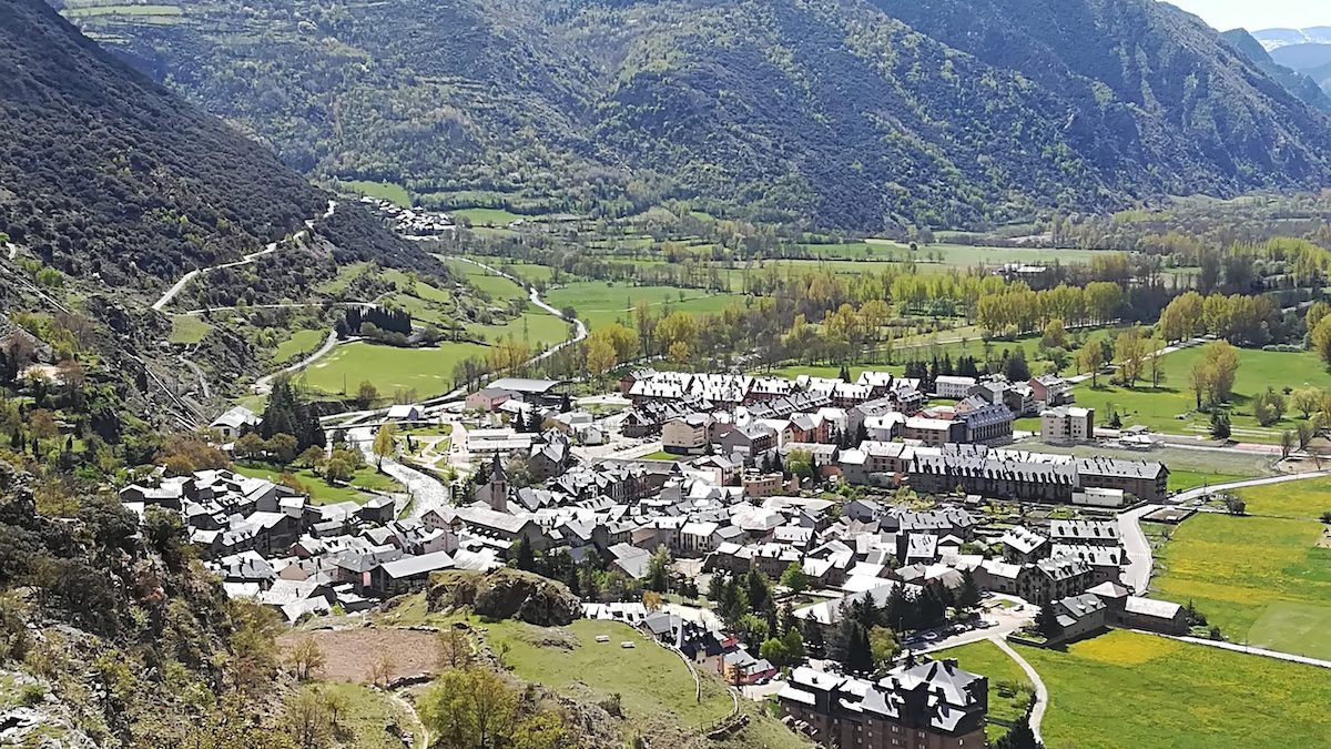 Vista panoràmica d'Esterri d'Àneu, capital de les Valls d'Àneu