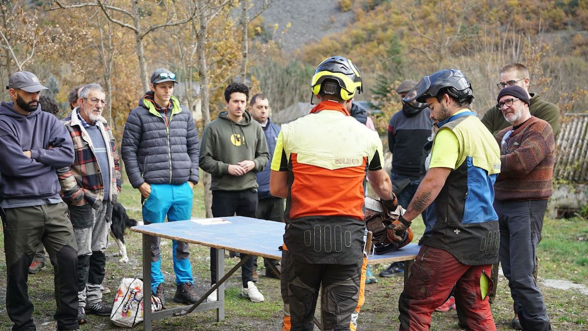 Imatge del taller de motoserra impartit per Sobirana Forest