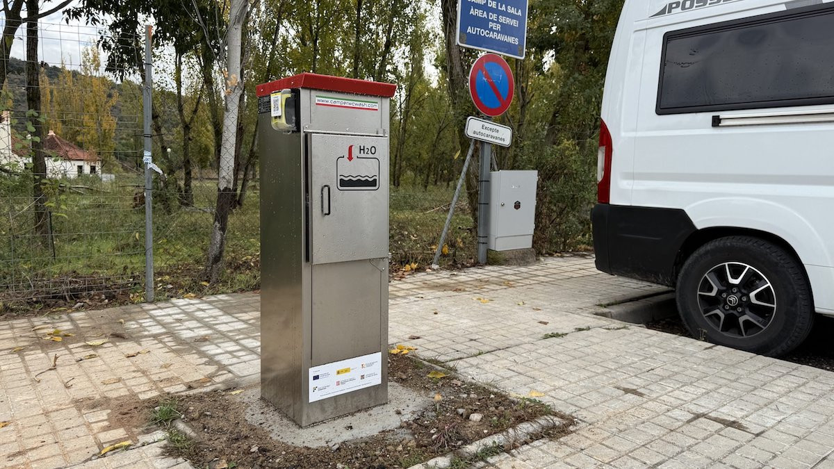 Imatge d'una de les columnes de subministrament d'aigua potable