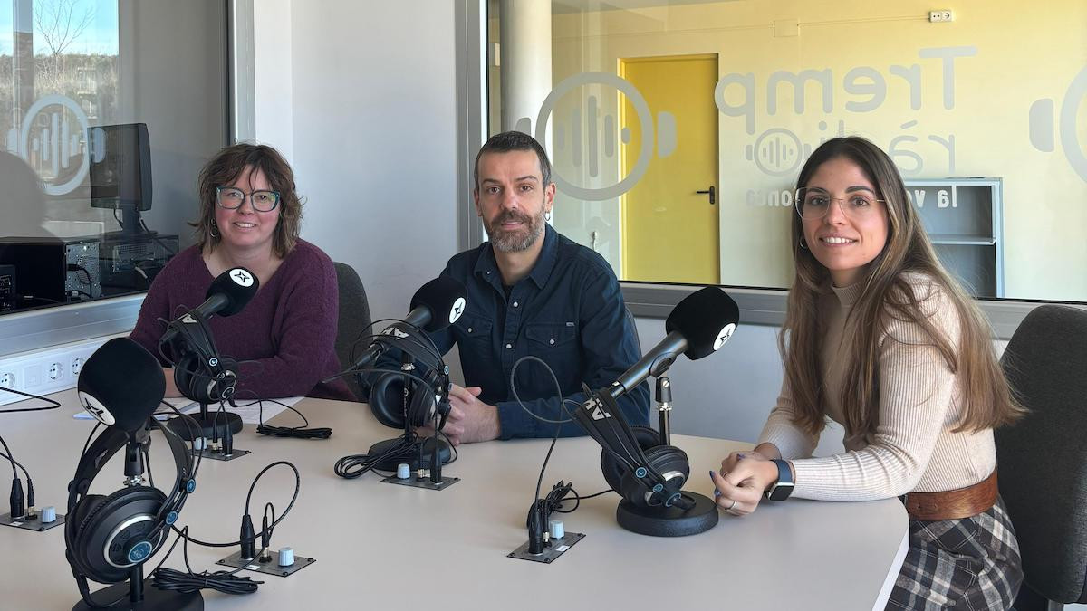 L'equip de Ràdio Tremp, el primer dia d'emissions