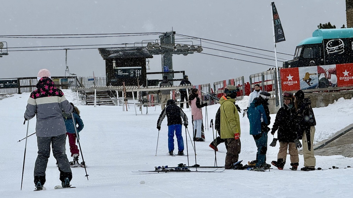 Primers esquiadors a Port Ainé el dia de l'obertura aquest dijous