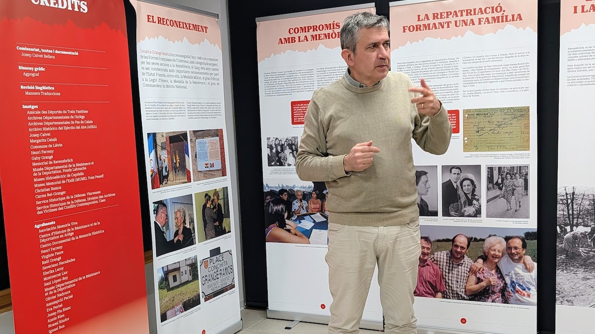 Josep Calvet durant la visita guiada a l'exposició