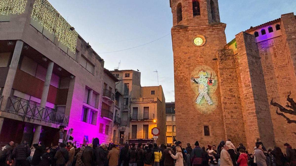 La Llufa gegant penjada del campanar de Tremp aquest diumenge