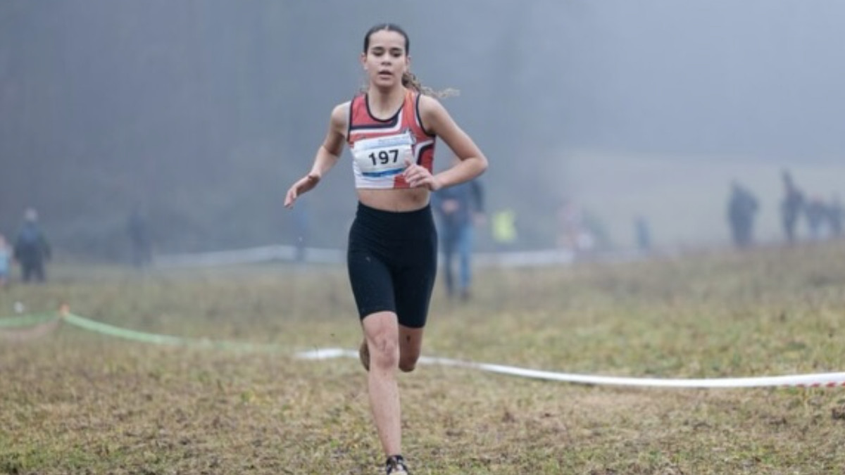 Rabab Ouzemmou, durant el transcurs de la cursa