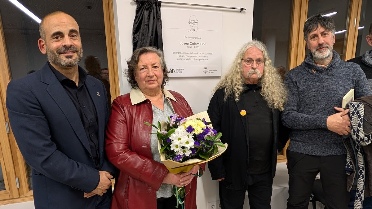 Durant l'acte s'ha descobert una placa i s'ha batejat la sala d'actes amb el nom de Josep Colom