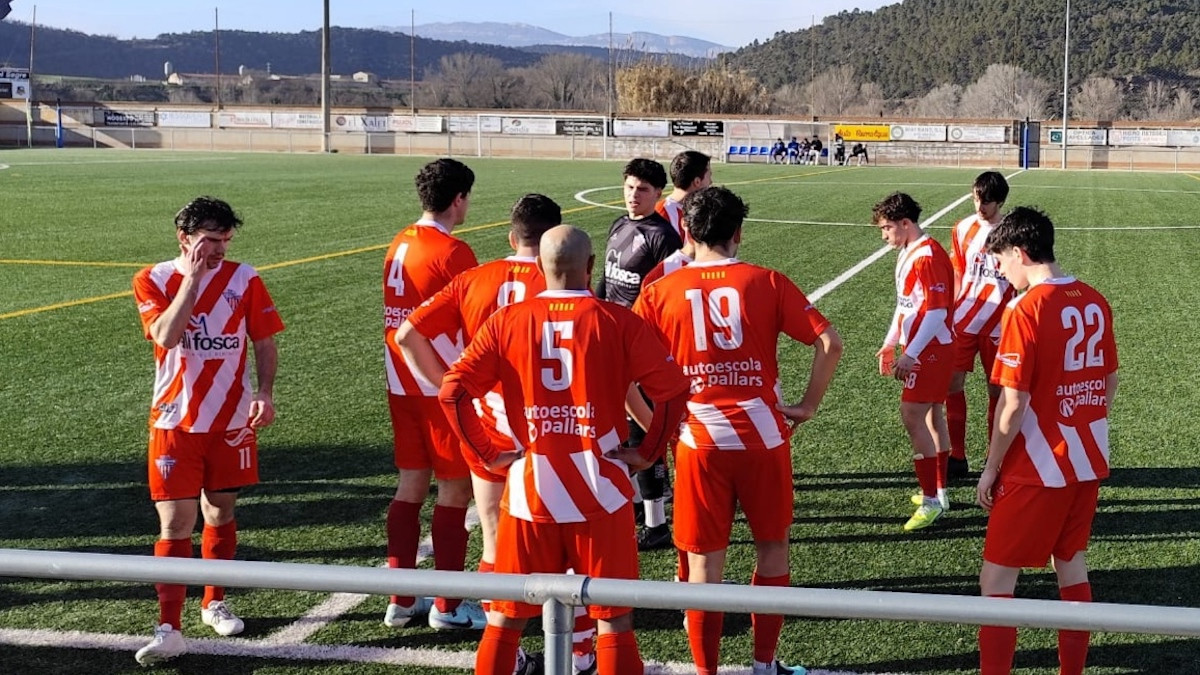 Els jugadors del Pobla, al camp del CF Ponts