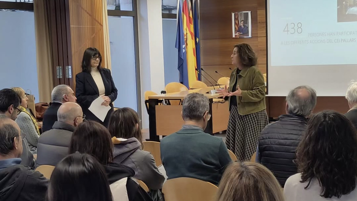 L'alcaldessa de Tremp, Sílvia Romero, donant la benvinguda als assistents