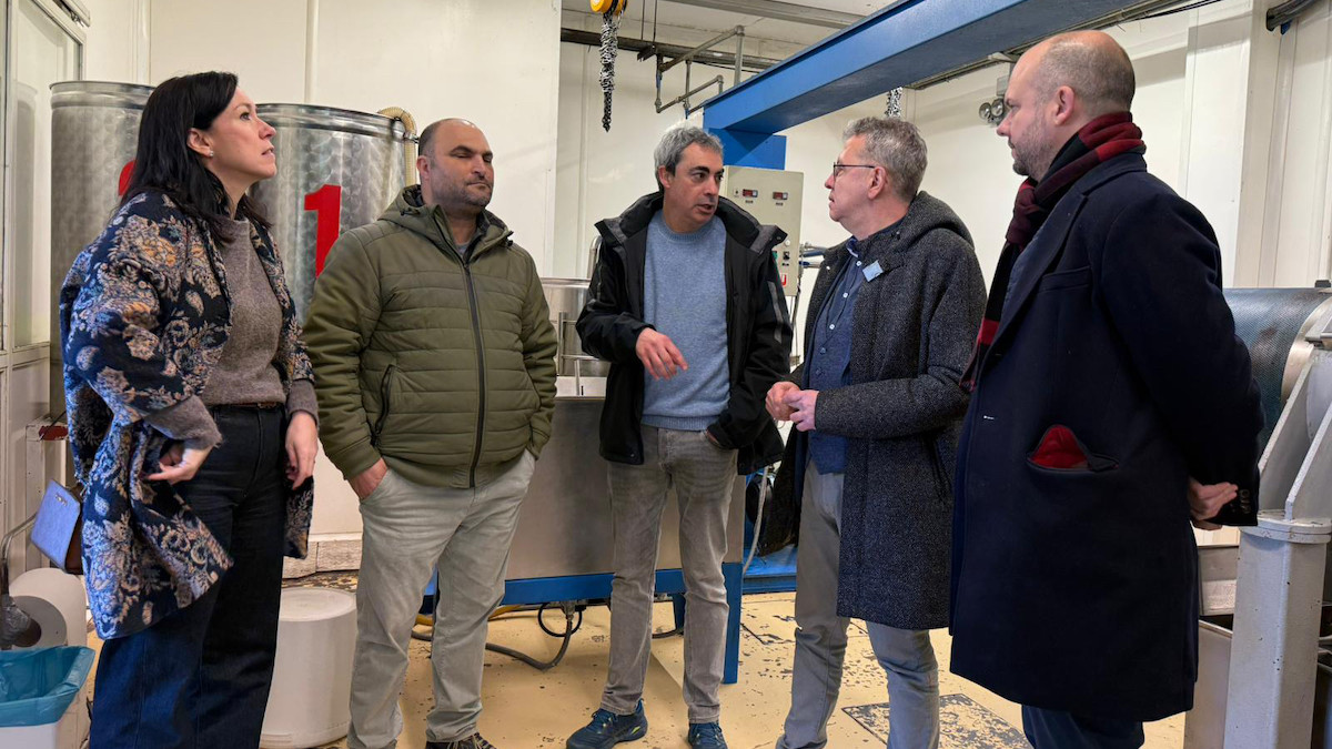 Les autoritats durant la visita al Molí d'Oli d'Aramunt
