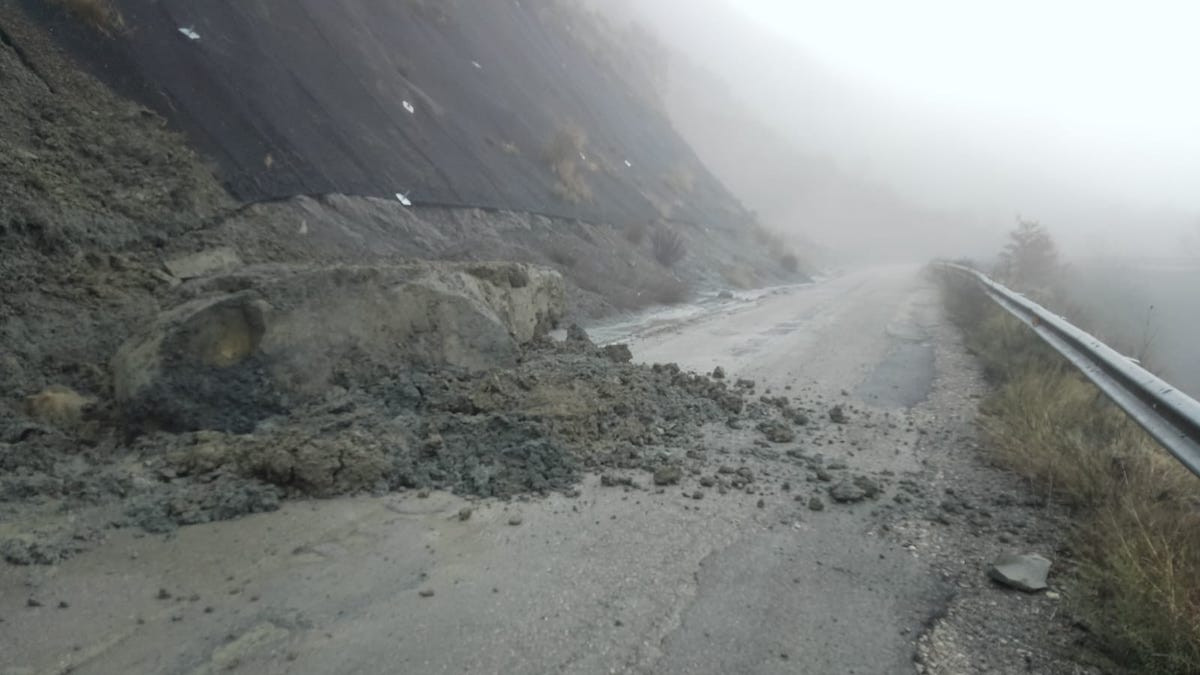 Imatge de l'esllavissada a l'accés a Sant Esteve de la Sarga des de l'N-230