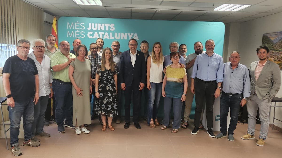 Membres pallaresos de Junts, amb Josep Rull, en un acte recent