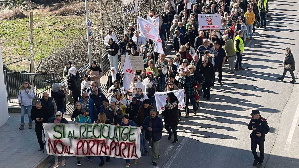 Imatge de la manifestació pels carrers de la Pobla de Segur