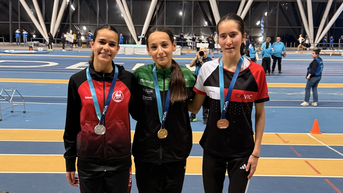 Ouzemmou, a l'esquerra de la imatge, al segon calaix del podi