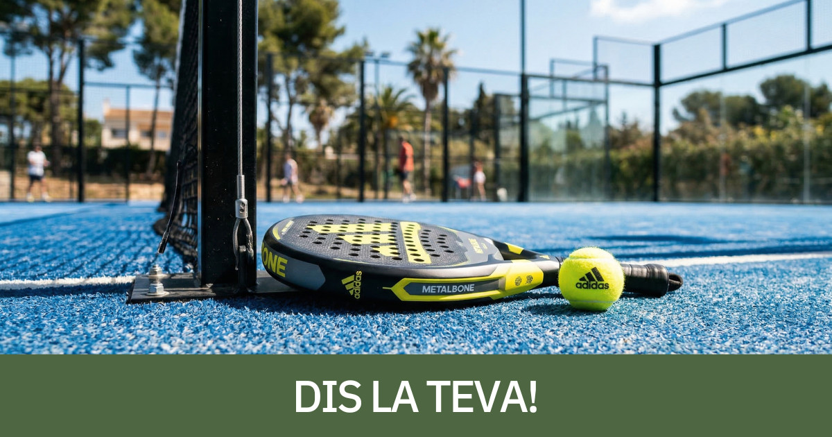 Imatge d'arxiu d'una pista de pàdel a l'aire lliure