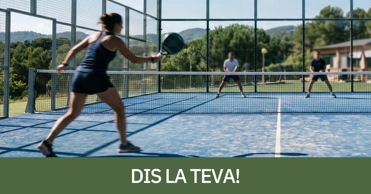 Imatge d'arxiu d'una pista de pàdel a l'aire lliure