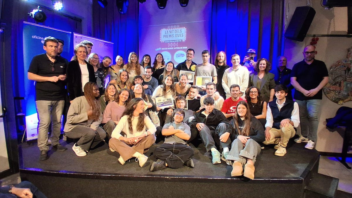 Imatge de tots els participants a la primera Nit dels Premis Joves del Pallars Jussà