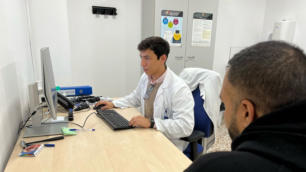 Imatge d'una consulta en un centre sanitari català