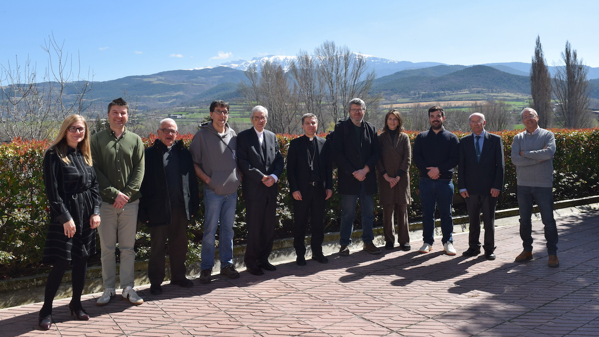 Els signants s'han fotografiat un cop ratificat l'acord